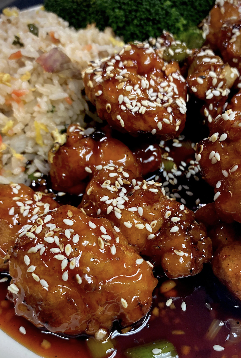 "Sesame Chicken Lunch Combo 芝麻雞\n"