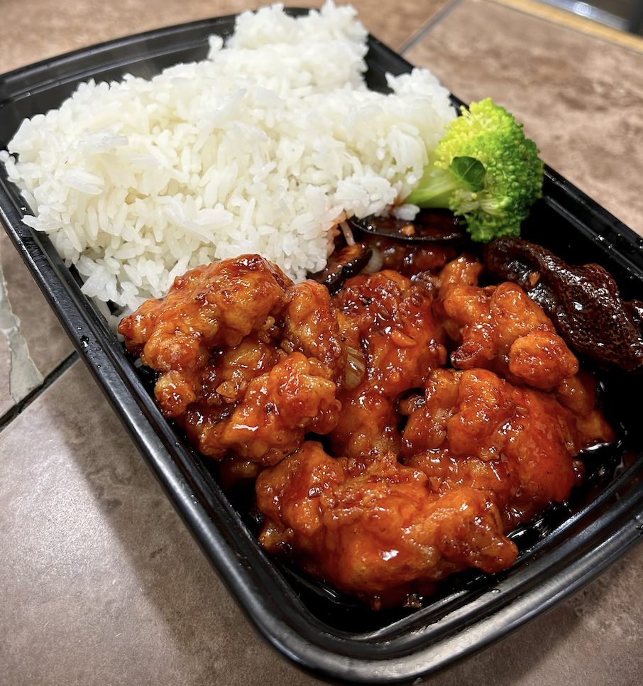 "Orange Chicken Lunch Combo 陳皮雞\n"